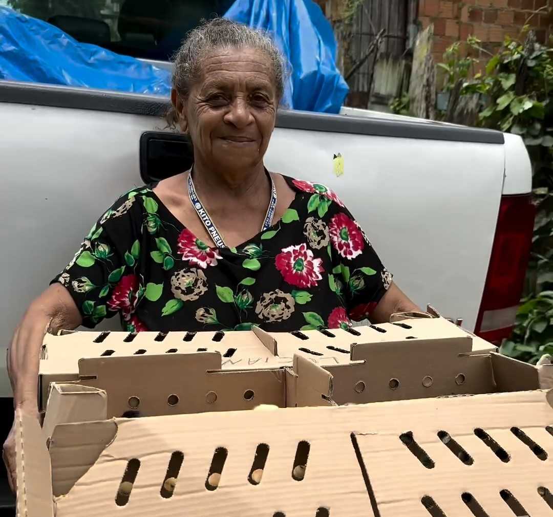 Camacã: Prefeitura distribui cerca de 1.300 pintainhos para produtores do Programa Criação de Galinha Caipira